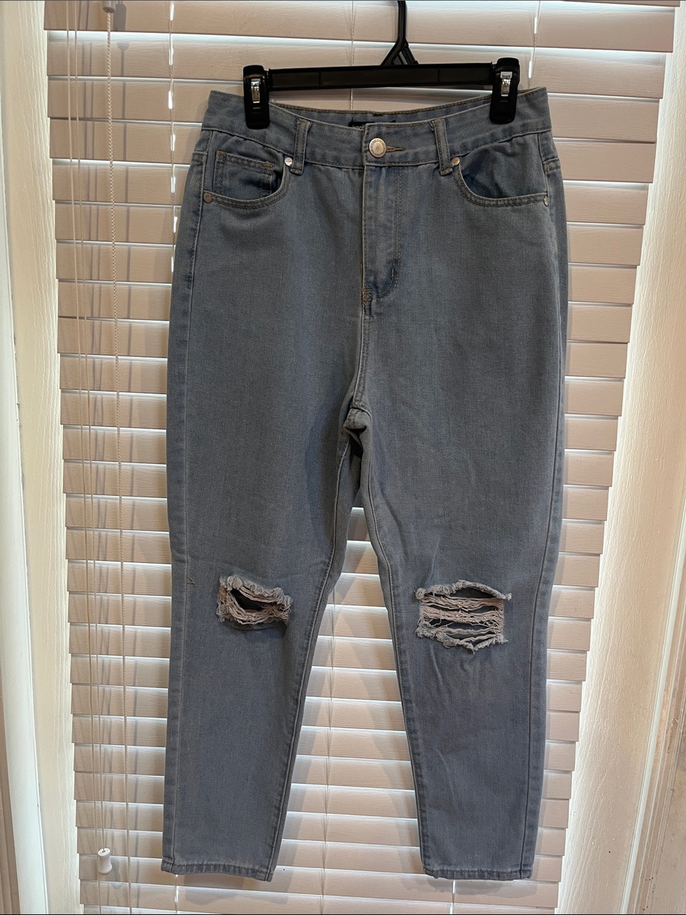 Boohoo Grey Distressed Boyfriend Jeans